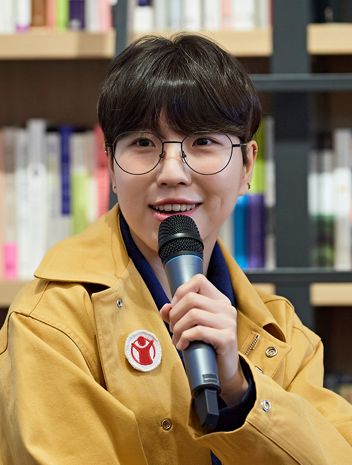 김겨울 작가 사진